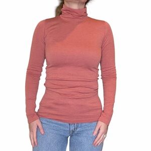 Lululemon Yin Vibes Turtleneck